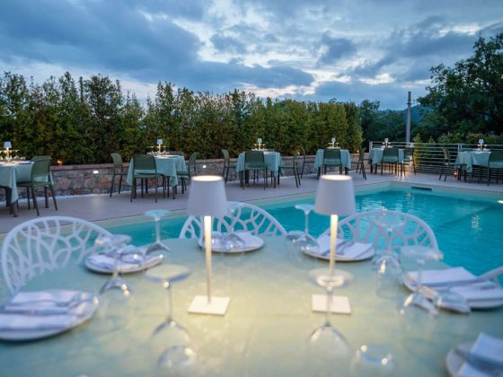 Evento serale organizzato a bordo piscina